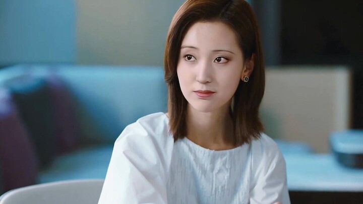 Sister Lin plays the female CEO in a modern urban drama