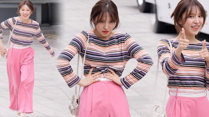 【WENDY】Cute and delicate Wendy posing seriously! Commuting to work on 9.13~