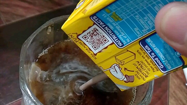 Coke at chuckie, legit na masarap 😋