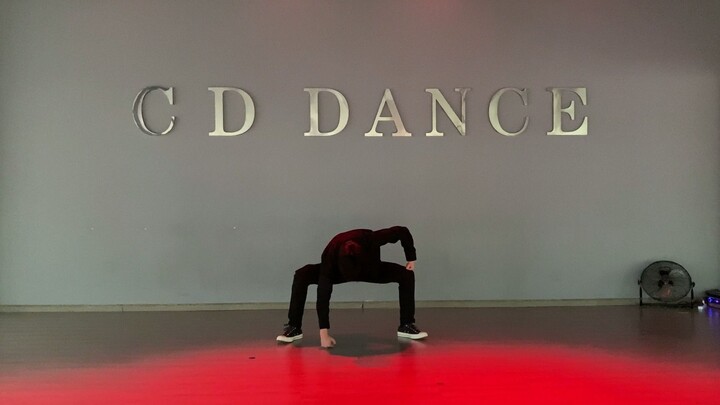 Zhang Yixing's "Tiangou Shiri" dance cover