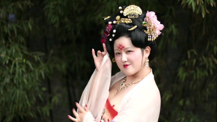 Hanfu is endlessly inclusive, allowing everyone to embrace their own unique beauty. The same holds t