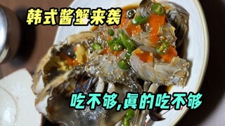 The crab in soy sauce oozes out silky yellow when squeezed, just like a soft-boiled egg on the seabe