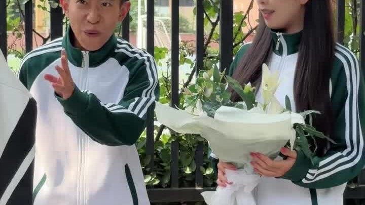 Siapa sih yang pulang ke sekolah lalu memberi guru seikat penggaris…