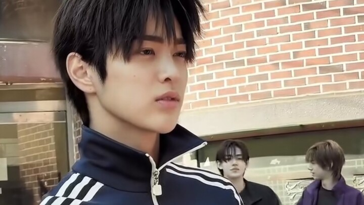 คอร์ติสเลียนแบบถ่ายทำมิวสิกวิดีโอ “หนึ่งวันผ่านไป” ของบิ๊กแบง
