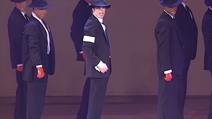 Michael Jackson's 1995 MTV live, classic mechanical dance dangerous sideways sliding space, the king