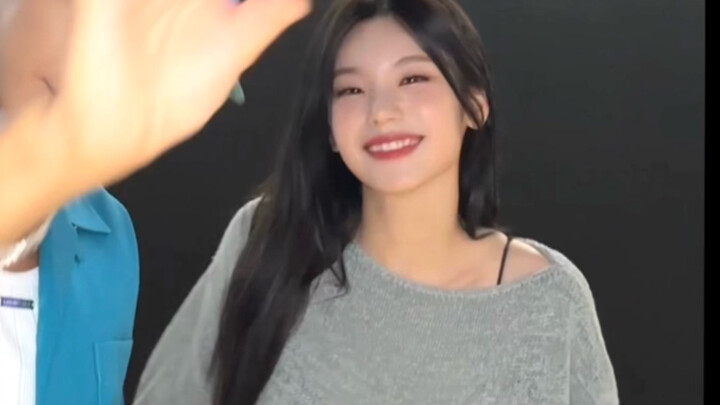 Oh my gosh, Hwang Gyuri dances so beautifully! Paint This Love Challenge