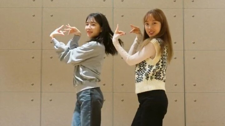 Cosmic Girls' Eunseo x Weki Meki's Siyeon dance challenge 211119