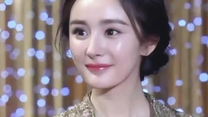 Gila! Para sutradara, ayo lihat apa itu kelincahan! Hanya karena raut wajahmu bergerak-gerak, bukan 