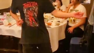 إذا لم نتفق على كلمة واحدة، فلنرقص معًا بشكل محرج وخطير