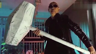 Một chiếc búa làm bằng giấy ở thế giới người sống sẽ trở thành một chiếc búa sắt khi bị đốt cháy ở t