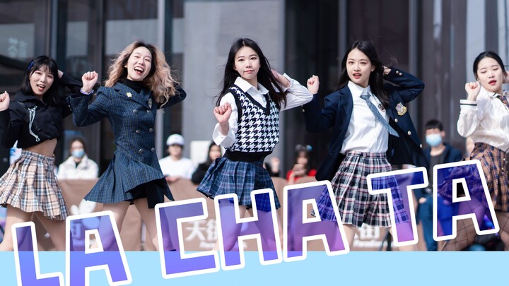 [Aotu Aotu] My youth is back! F(x) debut song roadshow lachata! Even the hustle and bustle can't sto