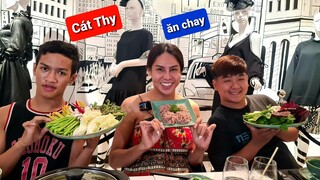 DIVA Cát Thy ghé thăm quán chay của NTK Võ Việt Chung