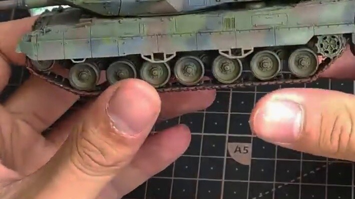 Sơn gốc nước Nano? Water Generation Hand Painted Leopard 2 và một bài đánh giá ngắn gọn