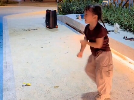Xiao Kalamie is leading the square dance again tonight!