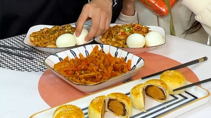 #Spicy Sesame Noodles: Got a mischievous, food-loving boyfriend just like this? #So Delicious!