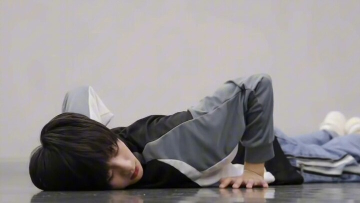Dongdong was told by the teacher, “You’re dancing terribly,” March assessment training cut