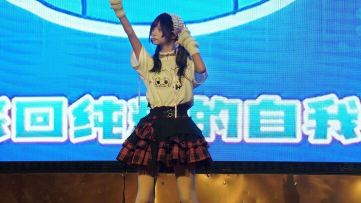 طالب في المدرسة الإعدادية يبلغ من العمر 14 عامًا يتحدى سماع wo