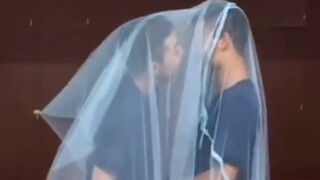 "Nếu tôi muốn có một mối quan hệ, tôi thà có một mối quan hệ từ đồng phục học sinh đến váy cưới"
