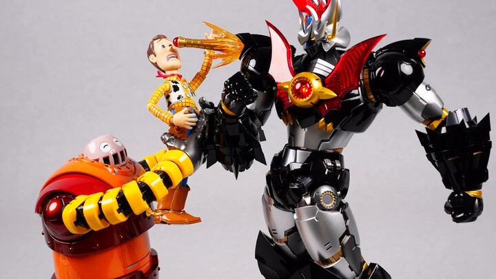 Blitzway Mazinger Caesar, Boss akhirnya bisa berubah menjadi bentuk yang lengkap. Materialnya benar-