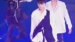 【NCT DREAM】بعد أن تعثره Xingzai في حفل Dream Show، قال Xiu Gou: هذا أخي، لا يمكنك أن تغضب (مؤكد)