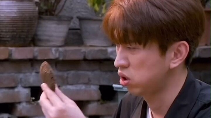 Bạn đã từng ăn bánh phân bò chưa?