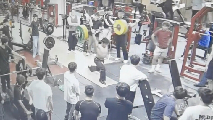 The ultimate etiquette at the gym! #Attention礼