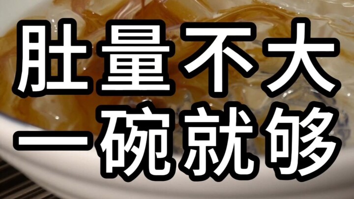 Ai mà mang bát mì to thế để uống cà phê chứ!