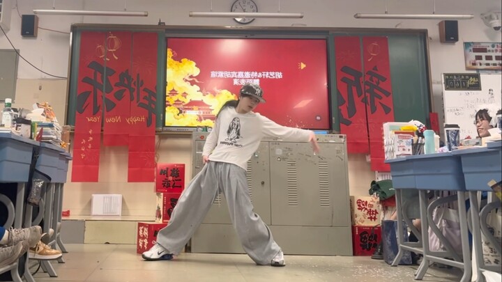 【คิมจองอิน mmmh】คืนนี้ปีไหน? เวทีโซโล่แดนซ์คัฟเวอร์ในงานเลี้ยงปีใหม่ม.ปลาย