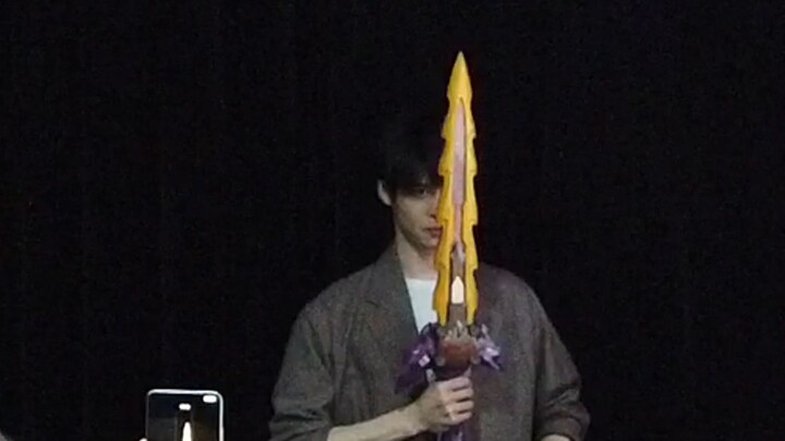 Aoki Ryo transforms into King Sword on the spot!!