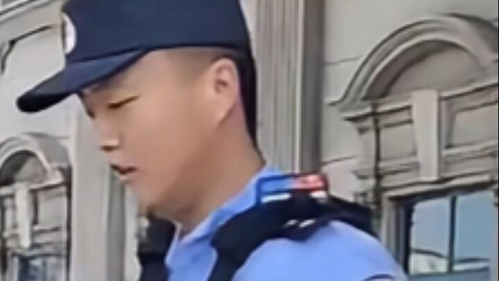 Cop: This coffee’s scalding hot!   Crowd: It’s not hot—this is an iced Americano I bought for you!