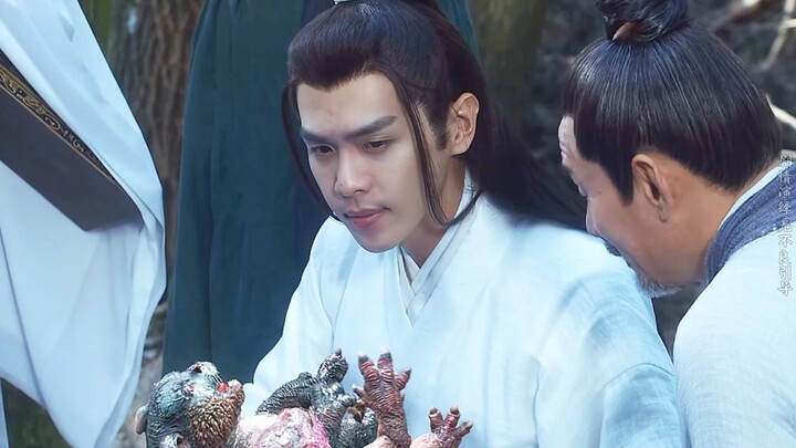 A kind act by this young man unexpectedly earned him two divine beasts!