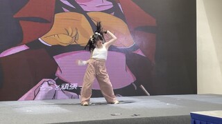 The judges commented that the movements were perfunctory and the expressions were too enthusiastic.