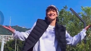 阳光和蓝天真的能让人很开心！