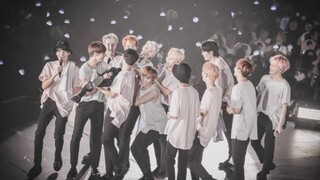 كنت أعلم فقط أن هناك شخصًا خلفي، ولم أتوقع أن يكون هناك 12 شخصًا! أود أن أطلق على هذه الرقصة الجماعي