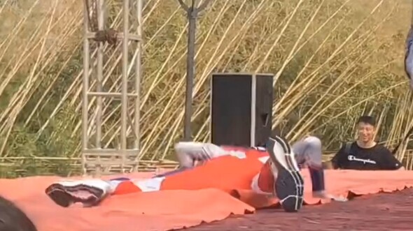 ฉันคิดว่ากลางวันแบบนี้ ไดก้าก็ไม่ได้ขาดแสงสักหน่อยนี่?