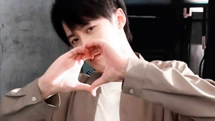 Trời ơi! Tôi thấy Thẩm Dịch quảng bá bài hát của Đàm Kiến Từ tại hiện trường vụ án!