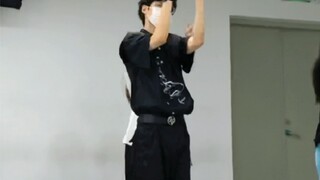 "Aku hanya ingin kamu berada di sisiku setiap kali matahari terbenam"