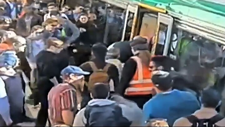อุทาหรณ์ขึ้นรถไฟฟ้า #viralvideo #ไม่น่าเชื่อ #viral #viralshorts #trending #เล่า