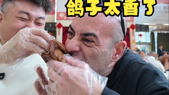 هل سيتمكن طبق حمامة شاو لينغ المشوية من إغراء الأجانب الإسبان لدرجة تجعلهم يبكون من الشهوة؟