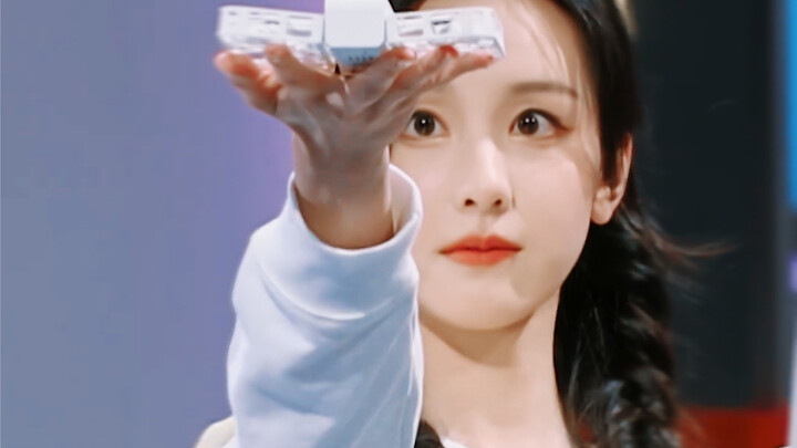 “ 手长脚长，但舞蹈笨蛋啦。”