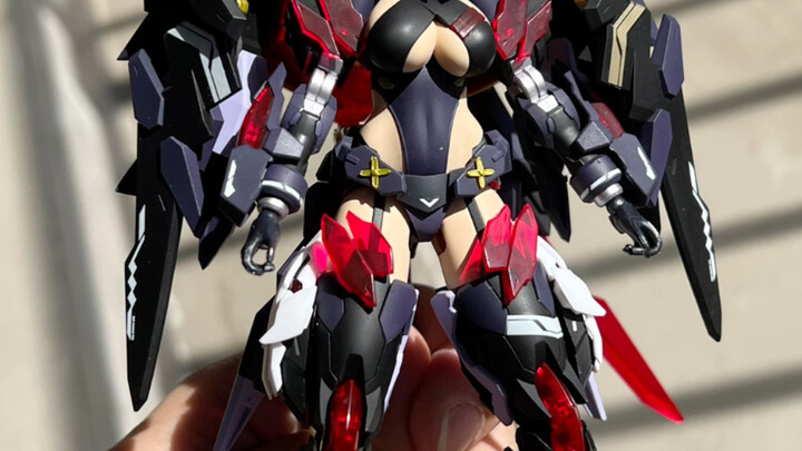 The clarity of the last video was too poor, so I uploaded a new one with more photos. Kotobukiya Mec
