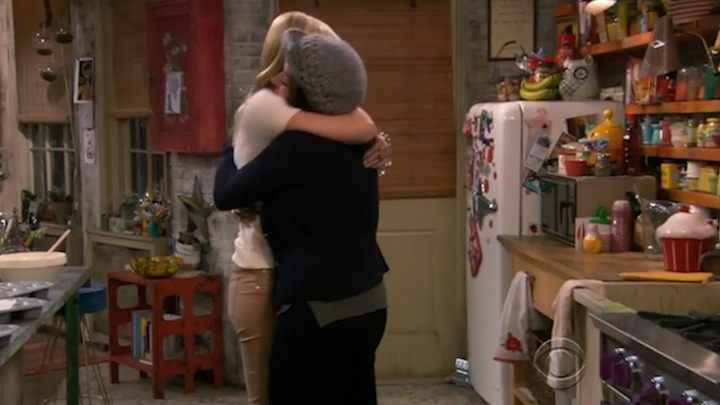 [2 Broke Girls] Caroline menjual cincinnya untuk Max, sangat mengharukan