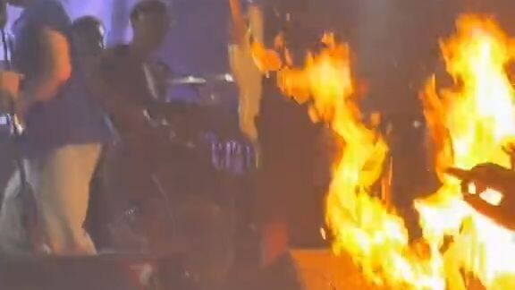 Kebakaran kebakaran 🔥🔥 pas Band Juicy Luicy
