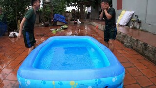 Hưng Troll _ Thách Mẹ Bà Tân Vlog Và Em Trai Tắm Bể Đá Lạnh Khổng Lồ