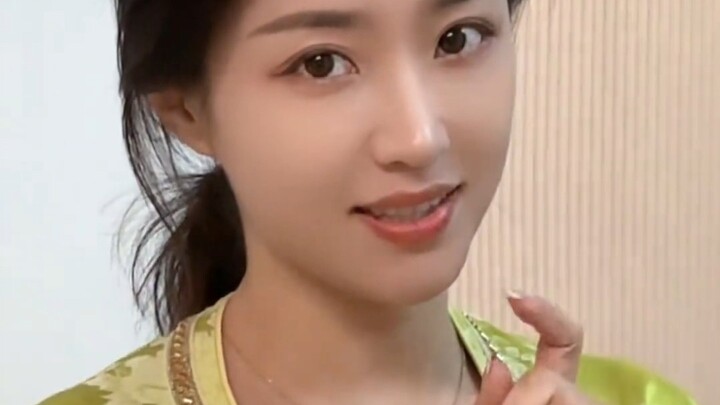 Do you like the married-woman vibe?