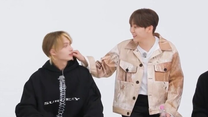 Dasar kamu ini, cintamu pada Abang Jun memang boo banget, ya?