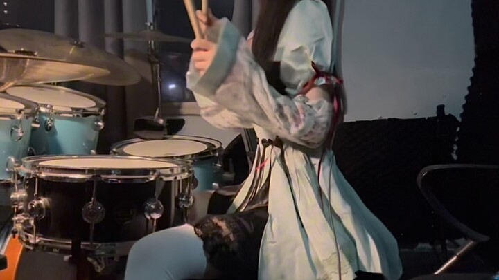 Tôi bật khóc, cảm xúc tan vỡ.