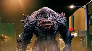 Superman đấu với Doomsday - sức mạnh chênh lệch rất lớn!