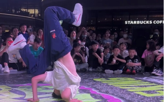 Thiếu niên nhảy hip-hop cực đỉnh đến từ An Huy, phong cách quá chất, lại còn rất biết chơi nhạc!