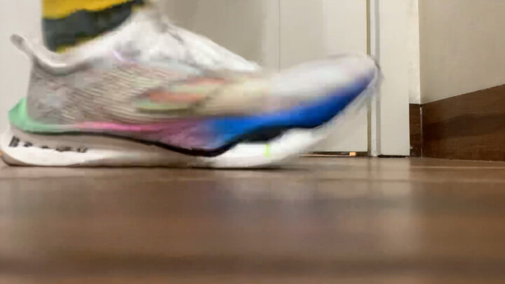 Baru beli sepatu baru, satu suka sama satu kilometer, satu koin sama lima kilometer